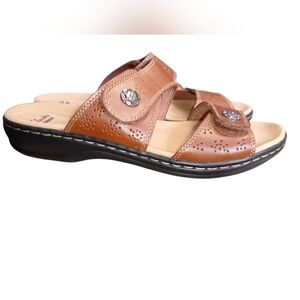 Clarks Leisa Brown Leather Slides In Box.